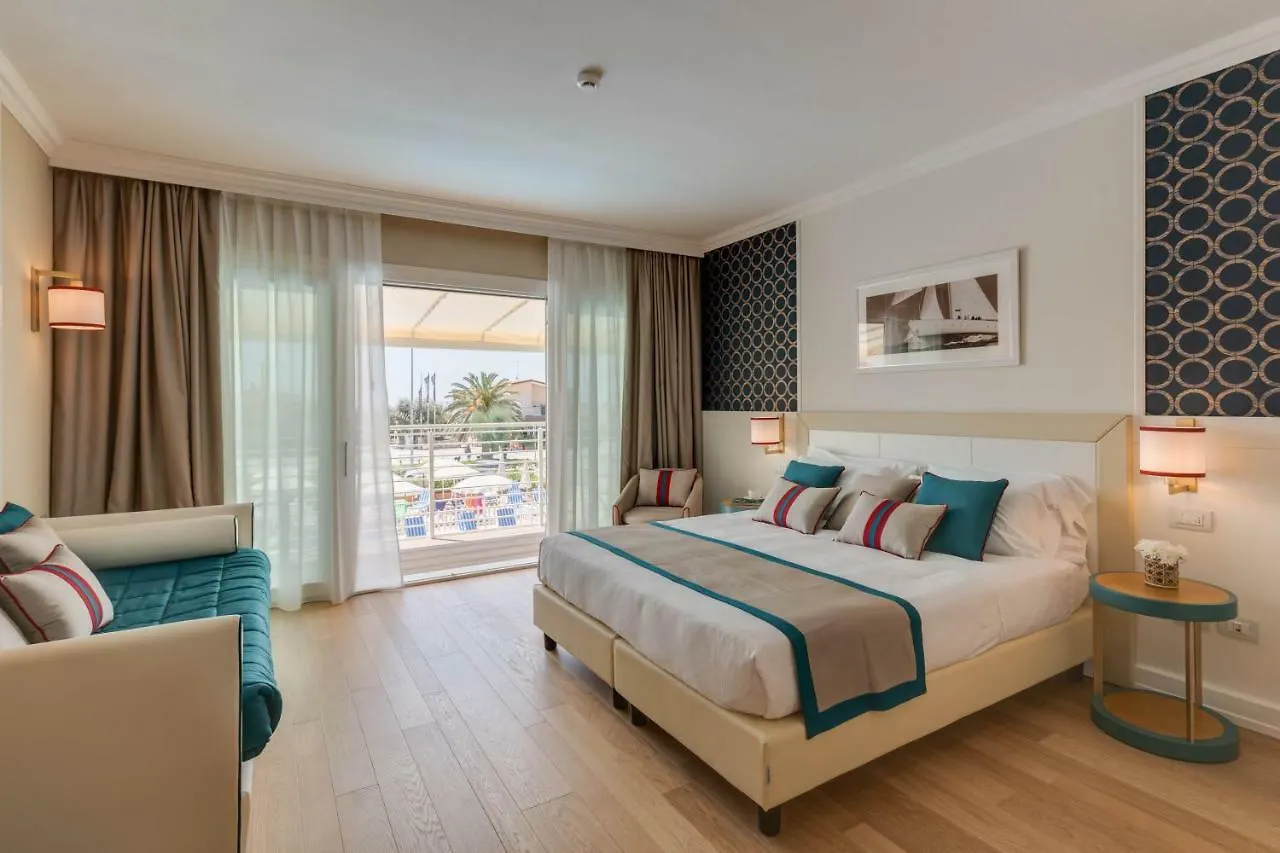 Grand Hotel & Riviera Lido di Camaiore 4*,